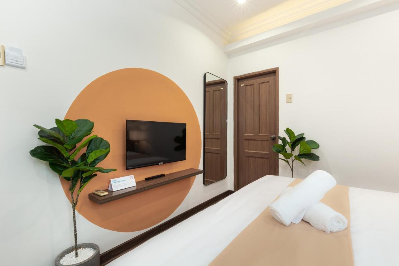 Cozrum Smart - First Target Hotel Хошимін Екстер'єр фото